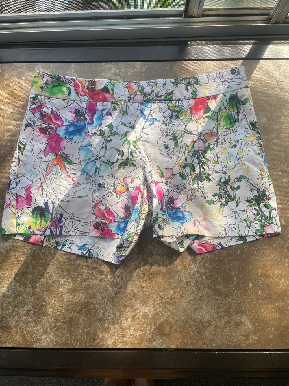 Express Floral Print White Multicolor Women’s Shorts size 6